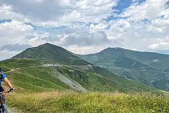 Fradersteller (links) und Kreuzjoch (rechts) oberhalb der Wechselalm