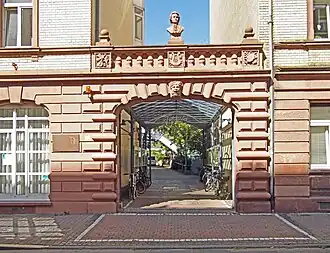 Basaltstraße 23, Torbogen (2012)