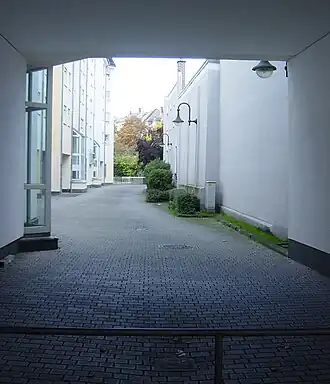 Durchgang zum Innenhof (2013)