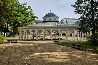 Louisen-Brunnen im Kurpark von Františkovy Lázně