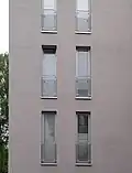 Moderne französische Fenster, hier mit Gitterrost-Geländern (Göttingen)