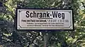 Schild für „Schrank-Weg“ im Botanischen Garten in Nymphenburg