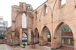 Mittelschiff, nördliche Arkaden und Westfassade