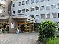 Haupteingang des Bettenhauses von 1968 (2007)