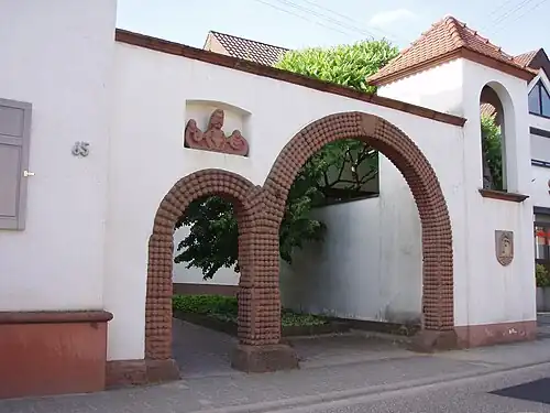 Das Dampfnudeltor in Freckenfeld