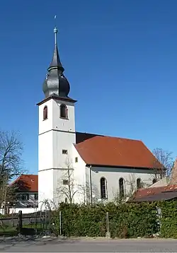 Außenansicht des Kirchengebäudes von der Weingartener Straße aus gesehen