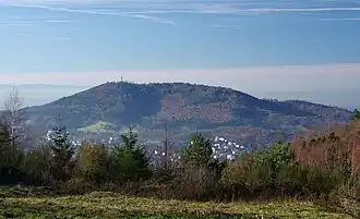 Der Fremersberg aus östlicher Richtung vom Binsenwasen gesehen