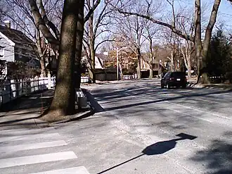 Der Fresh Pond Parkway in nördlicher Fahrtrichtung