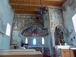 Triumphbogen, Apsis und Seitenaltar