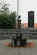 Brunnen vor der Kirche