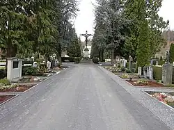 Friedhof Friedental, Zentralachse mit Kreuz