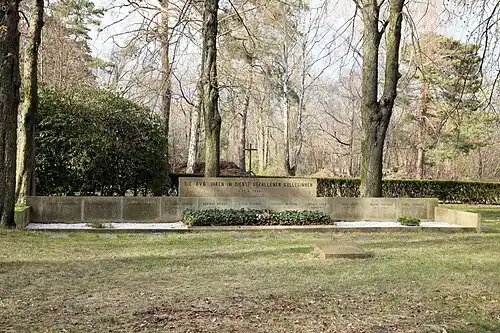 Grabdenkmal für BVG-Beschäftigte nach Luftangriff im April 1945