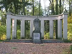 Heldendenkmal am Friedrich-Engels-Platz