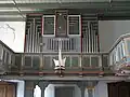 Orgel, davor das Votivschiff