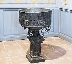 Taufbecken aus Blei, das aus der Abtei von Grandselve stammt sowie