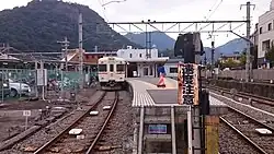 Bahnsteig der Fujikyūkō-Linie