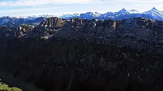 Güggisgrat von Nordwest, vom Sigriswiler Rothorn gesehen; rechts höchster Punkt Burgfeldstand und links Gemmenalphorn