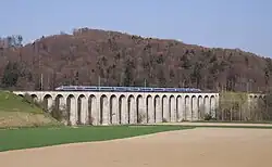 Gümmenenviadukt – Viadukt mit Brücke rechts, von Süden aus gesehen