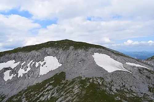 Blick vom G'hacktstein nach Norden über den Sattel zum Gipfel des G'hacktkogels