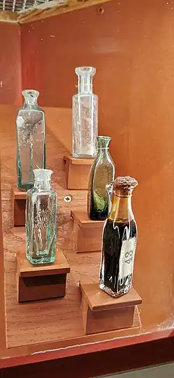 Quirinusöl-Fläschchen