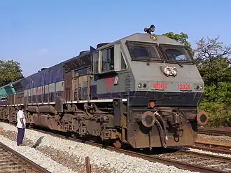 WDG-4 Nr. 12029 im Anstrich des Betriebswerks Krishnarajapuram (KJM) im Großraum Bengaluru