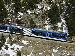 Der Zahnrad-GTW der Cremallera de Núria basiert auf einer Großserie von Adhäsionsfahrzeugen, was Kosten spart. (2003)