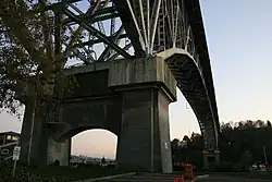 Der nördliche Brückenpfeiler