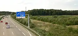 Hinweisschild auf der A&nbsp;7 zur Raststätte Wülferode in der Gaim