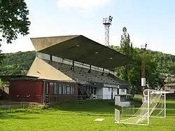 Tribünen von Netherdale (Juni 2010)