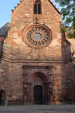 Basler Münster, Radfenster über der Gallus­pforte, um 1200 mit Eichen­speichen, erst im 19.&nbsp;Jh. durch steinerne ersetzt