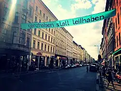 Motto der vierten behindert und verrückt feiern pride parade 2017 in Berlin