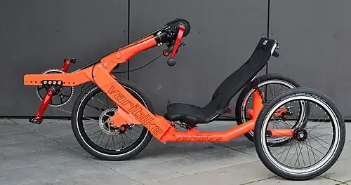 Ganzkörperliegedreirad Varibike mit Arm- und Beinkurbeln