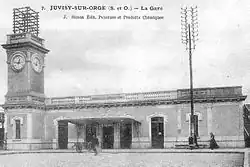 Das 1907 erbaute Bahnhofsgebäude