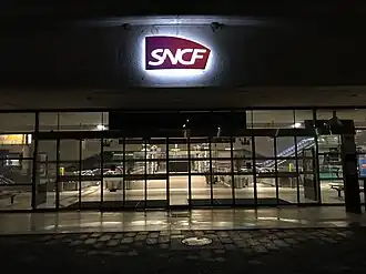 Eingang zum Empfangsgebäude