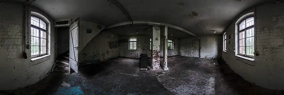 Panoramafoto des Anbaus (ehemalige Scheibenwerkstatt) von innen.