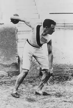 Der Doppelolympiasieger im Kugelstoßen und Diskuswurf von 1896 Robert Garrett belegte Rang drei – hier als Diskuswerfer von&nbsp;Athen