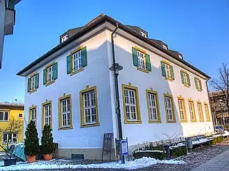Alte Schule im Ortszentrum ⊙48.18597311.371416
