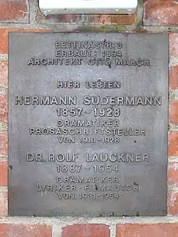 Gedenktafel für Hermann Sudermann und Rolf Lauckner am Haus Bettinastraße&nbsp;3