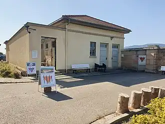 Frontansicht der Gedenkstätte