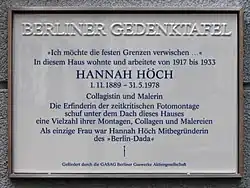 Berliner Gedenktafel, Büsingstraße 16, in Berlin-Friedenau, Wohnort von Höch 1917–1933