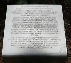 Politisches Erbe: Gedenktafel Düsseldorf Tonhalle zu Skulptur von Jupp Rübsam 39er