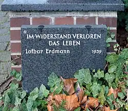 Gedenktafel Lothar Erdmann im Park­friedhof Tempelhof
