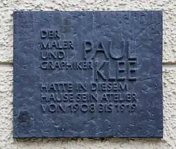 Gedenktafel am Haus (links unten)