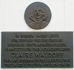 Gedenktafel für Claire Waldorff in der Regensburger Straße&nbsp;33