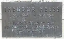 Gedenktafel anlässlich der Umbenennung nach Theodor Heuss