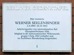 Berliner Gedenktafel am Schulgebäude Thomasstraße 39 in Berlin-Neukölln