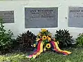 Gedenktafel im Familienprivatfriedhof in Elmau