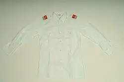 Langärmeliges, weißes Hemd der Gendarmerie