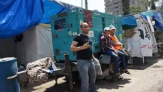 Ein Generator soll die Stromversorgung für den Fall gewährleisten, dass die Machthaber den Strom im Gebiet abstellen.[67]