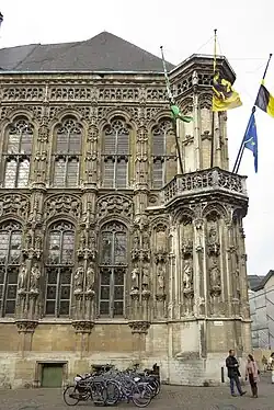 Ostgiebel des Nordflügels, Erker Botermarkt Ecke Hoogpoort